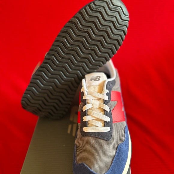 New Balance 237 - Picture 7 of 8